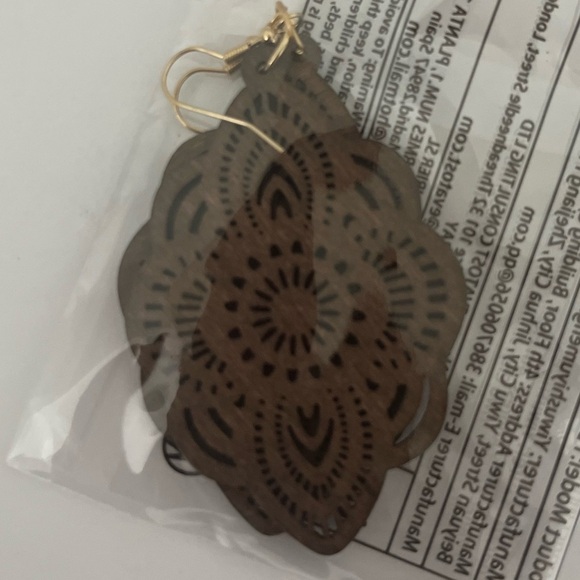 NWT Lot Set of 4 Wood Laser cut Bohemian earrings - Picture 3 of 7